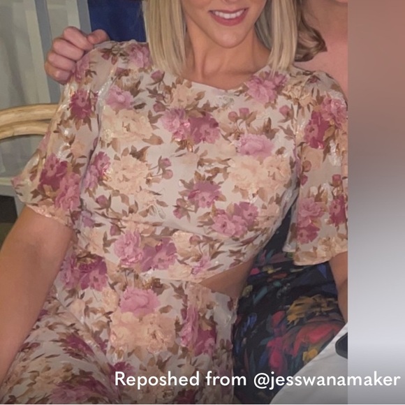 ASTR THE LABEL KATRINA FLORAL CUTOUT FLUTTER SLEEVE MAXI DRESS - Picture 3 of 4